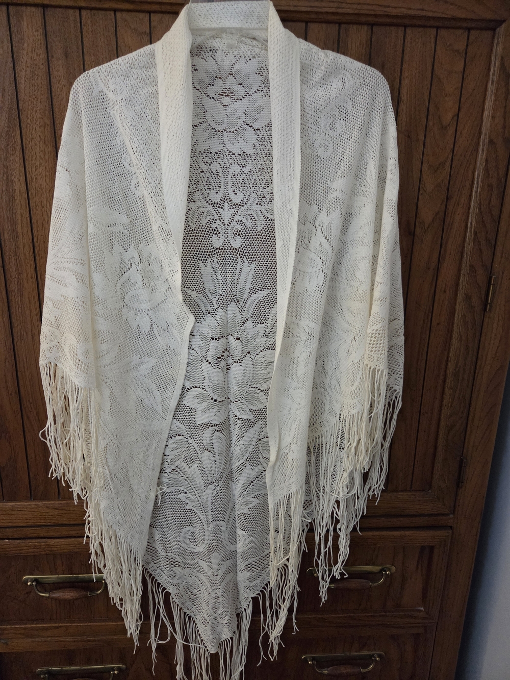 1960's White Floral Lace Pattern Evening Shawl With Long Fringe